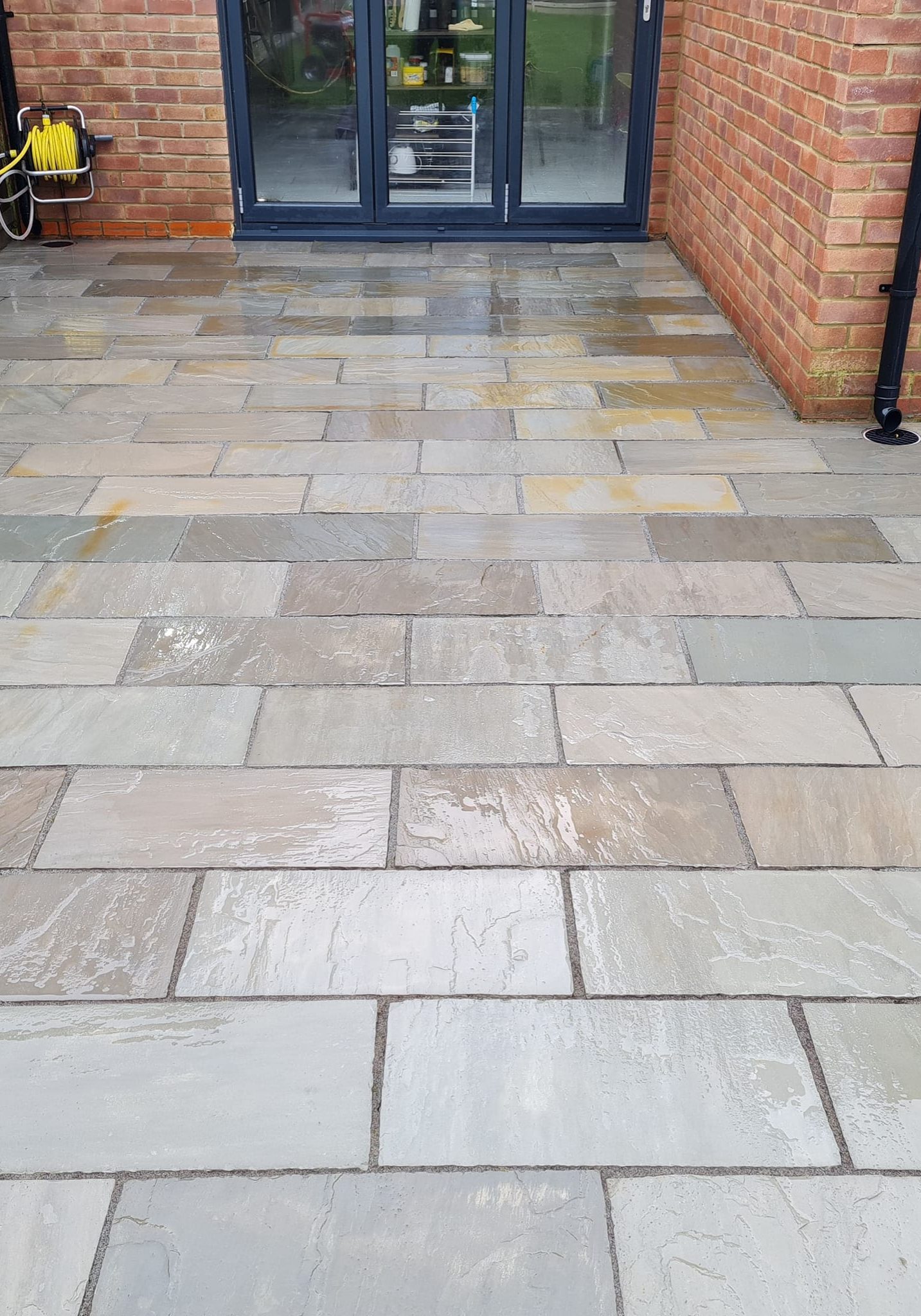 431369021_122129956706165014_833357604591176804_n Clean back garden patio